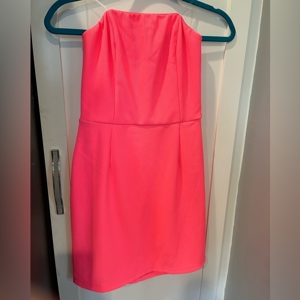 Kendik Hot pink strapless X back body on, mini dress nwt. Size large.NWT